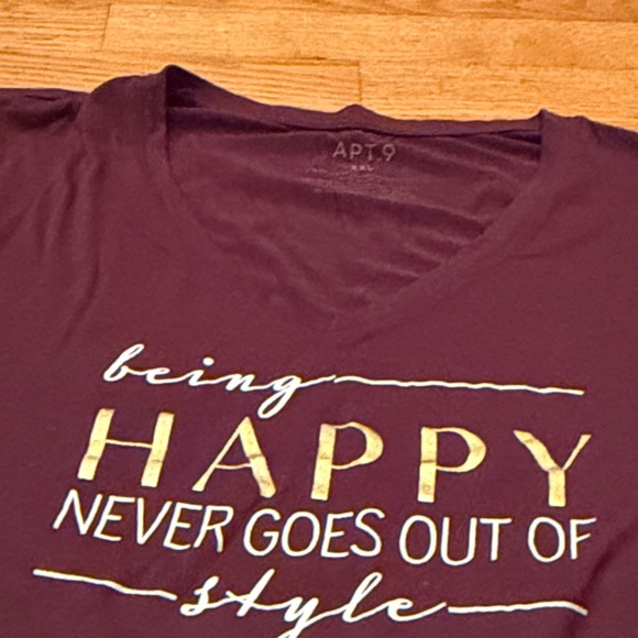 XXL Maroon V-Neck Graphic Tee from Apt 9 Lightweight - Picture 4 of 4